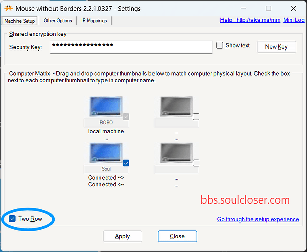Esta captura muestra la interfaz de configuración del software “Mouse without Borders”, con la clave de seguridad, la matriz de computadoras y otras opciones de configuración, incluida la casilla “Two Row” marcada. (Generado por BOBOForum AI)